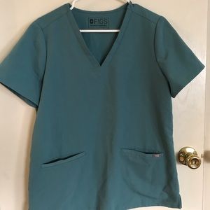 Figs scrub top